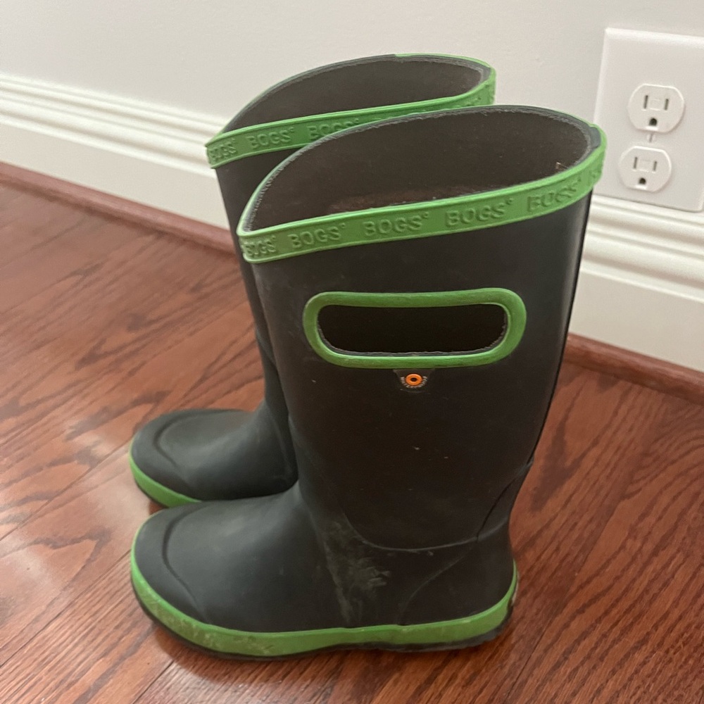 Bogs rain boots size 2